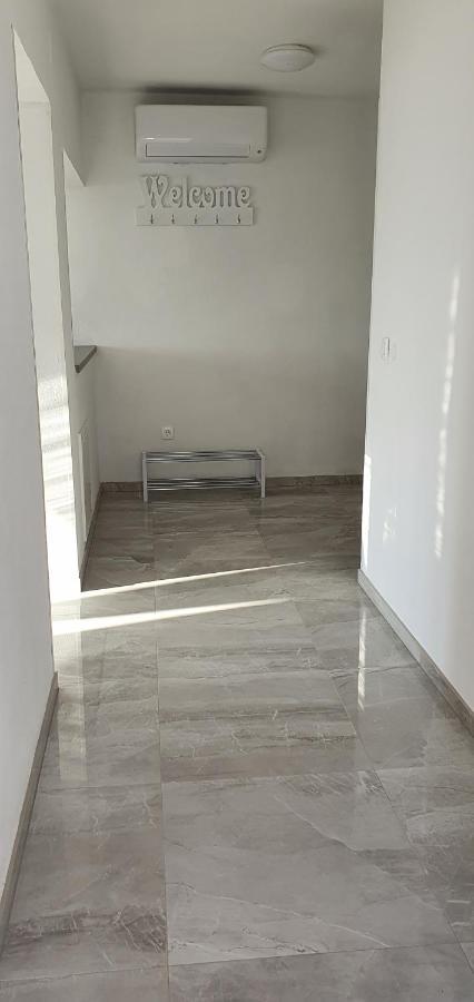 Apartmani Naomi&Leo เซนญ์ ภายนอก รูปภาพ