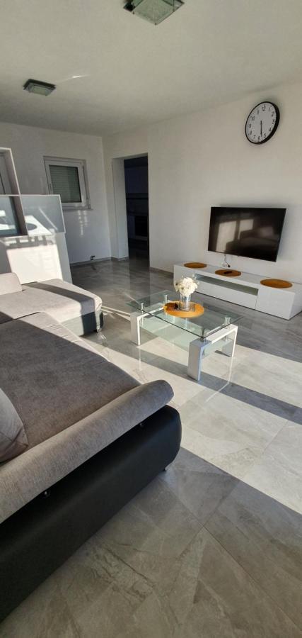 Apartmani Naomi&Leo เซนญ์ ภายนอก รูปภาพ