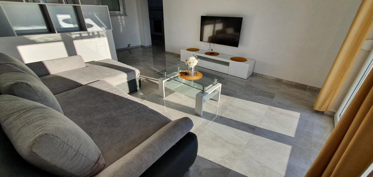 Apartmani Naomi&Leo เซนญ์ ภายนอก รูปภาพ