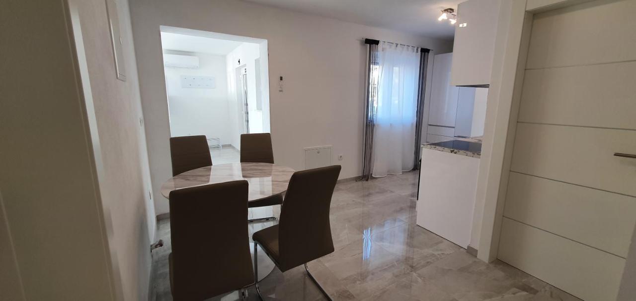 Apartmani Naomi&Leo เซนญ์ ภายนอก รูปภาพ