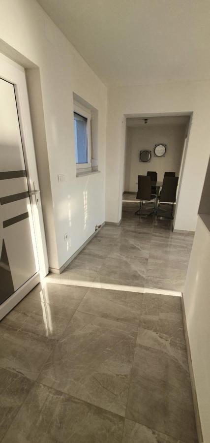 Apartmani Naomi&Leo เซนญ์ ภายนอก รูปภาพ