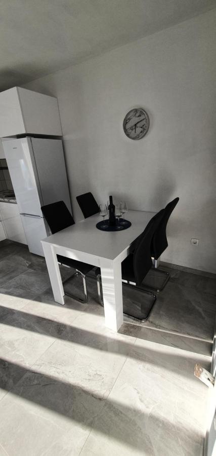 Apartmani Naomi&Leo เซนญ์ ภายนอก รูปภาพ