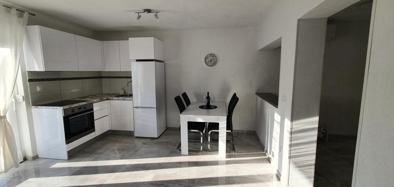 Apartmani Naomi&Leo เซนญ์ ภายนอก รูปภาพ