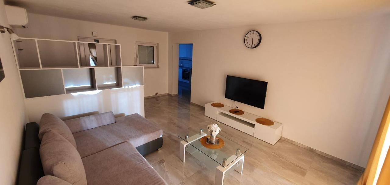 Apartmani Naomi&Leo เซนญ์ ภายนอก รูปภาพ