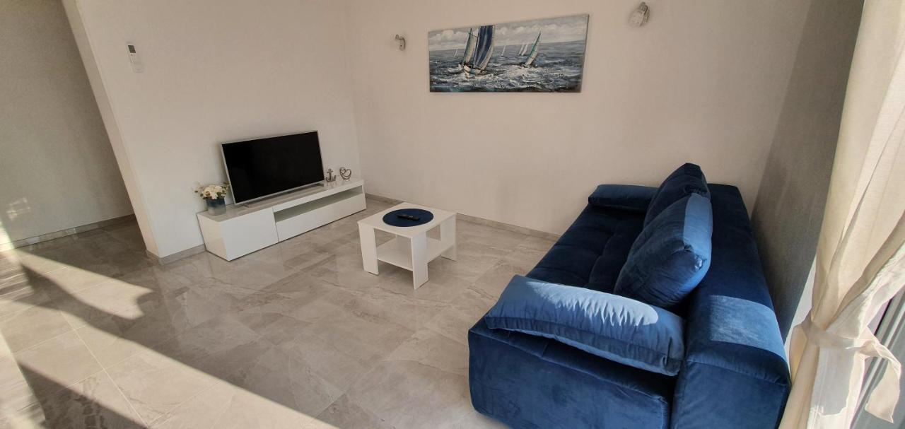 Apartmani Naomi&Leo เซนญ์ ภายนอก รูปภาพ