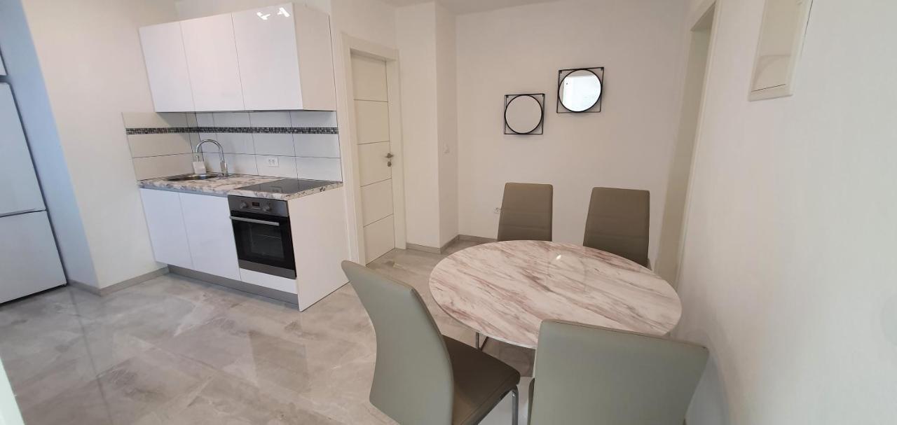 Apartmani Naomi&Leo เซนญ์ ภายนอก รูปภาพ