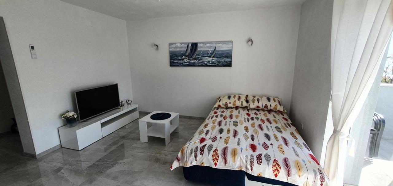 Apartmani Naomi&Leo เซนญ์ ภายนอก รูปภาพ