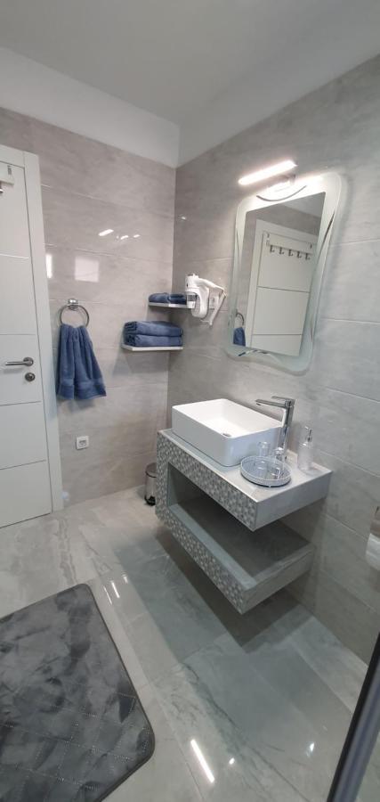 Apartmani Naomi&Leo เซนญ์ ภายนอก รูปภาพ