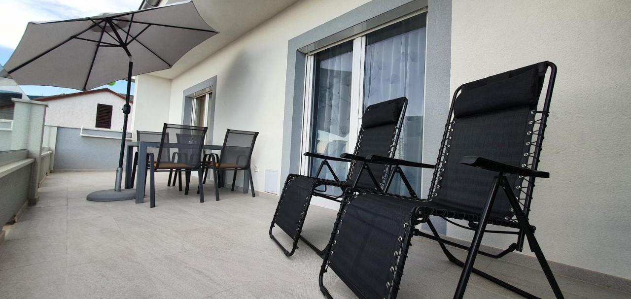 Apartmani Naomi&Leo เซนญ์ ภายนอก รูปภาพ