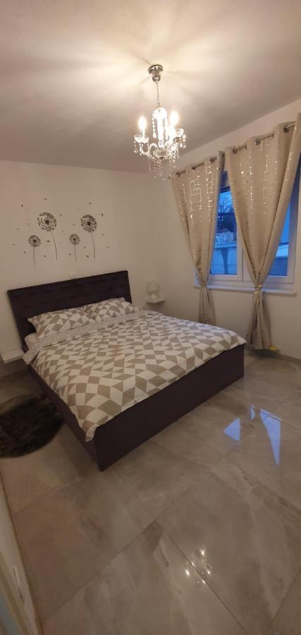 Apartmani Naomi&Leo เซนญ์ ภายนอก รูปภาพ